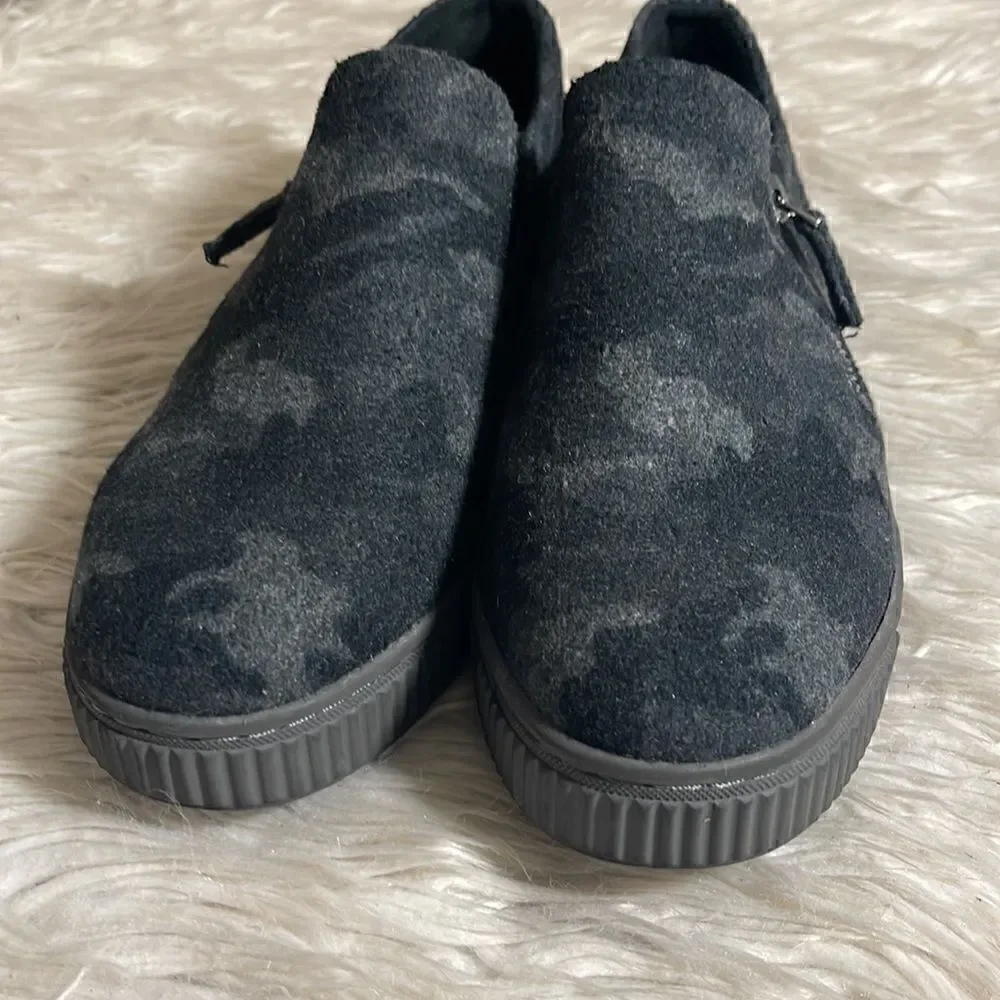 Soul Naturalizer Sneakers Womens size 8.5 W Turner slip on faux fur camo Winter‎